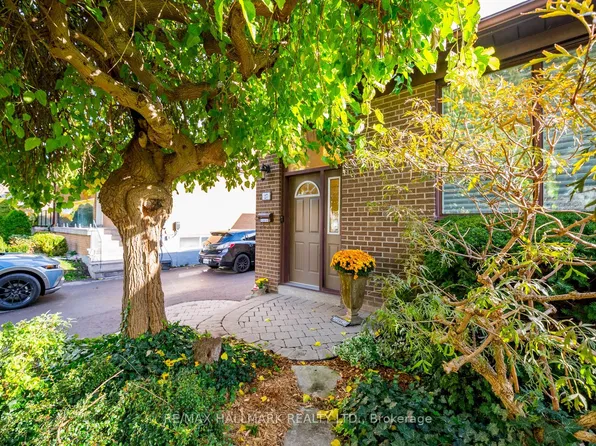 27 Pinebrook Ave, Toronto, ON M4A 1Y8