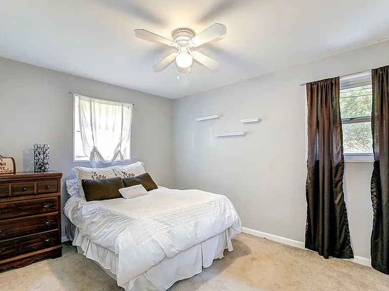 12217 Hunters Ln — Photo 10
