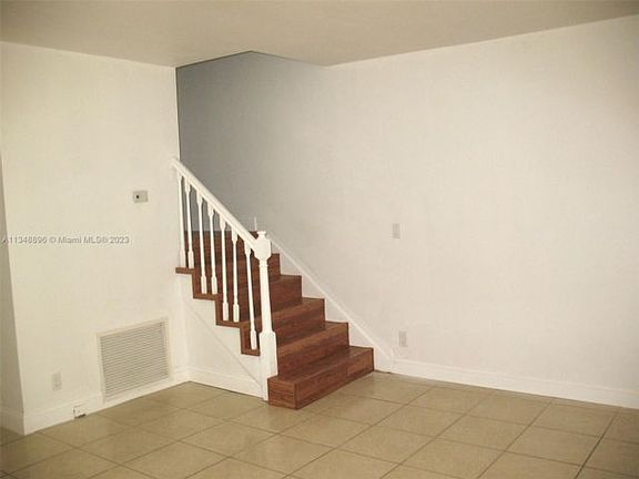 4th image of 5317 Hollywood Blvd #5317