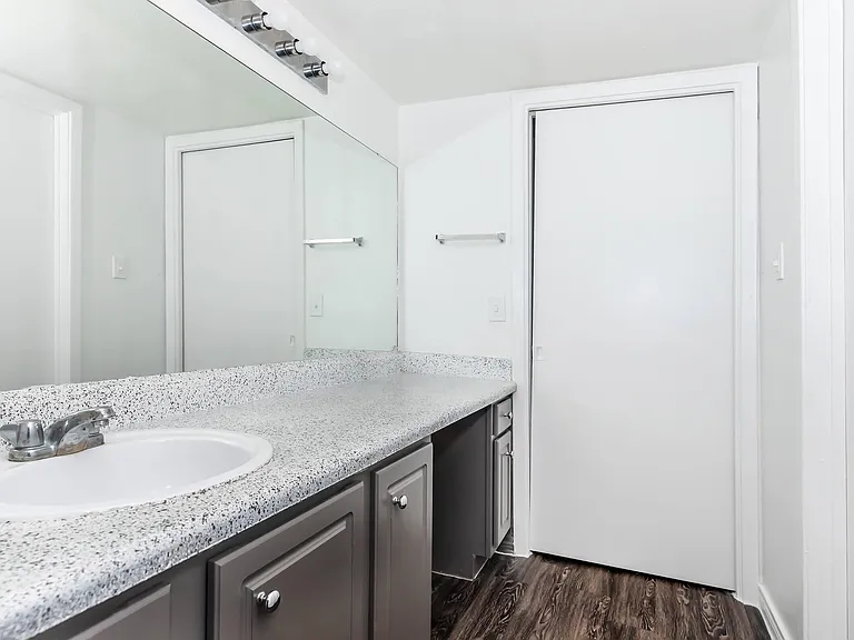 Bayou Park Apartments — Photo 53