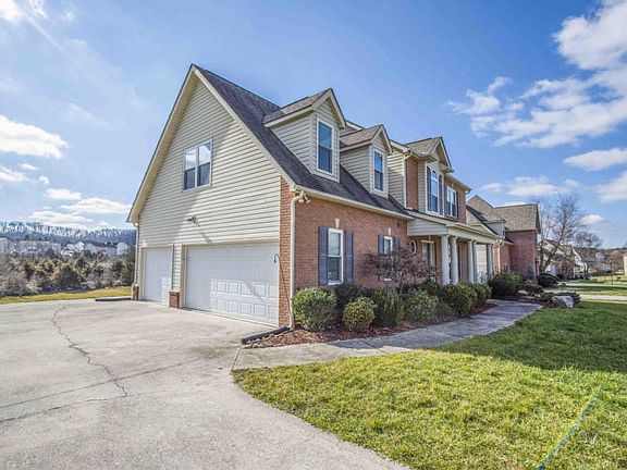 2nd image of 4600 French Lace Ln