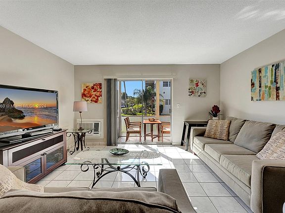 4th image of 16801 NE 13th Ave APT 114