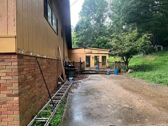 5th image of 2122 Miller Rd