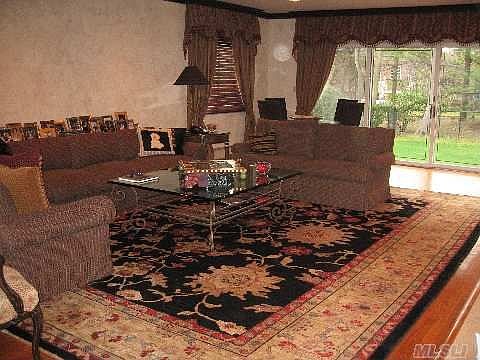 4th image of 890 Keene Ln