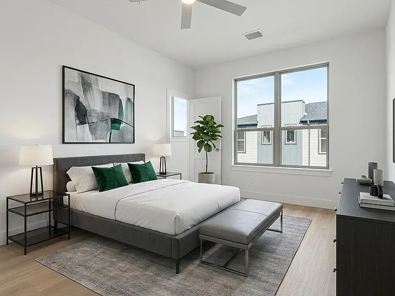 2524 Havenhurst St #102 — Photo 5