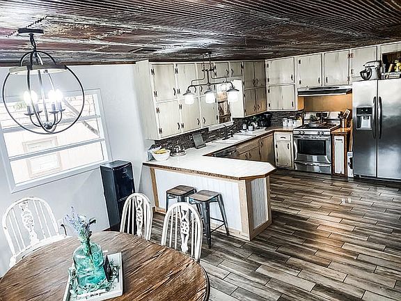 2nd image of 1507 Avenue J NW
