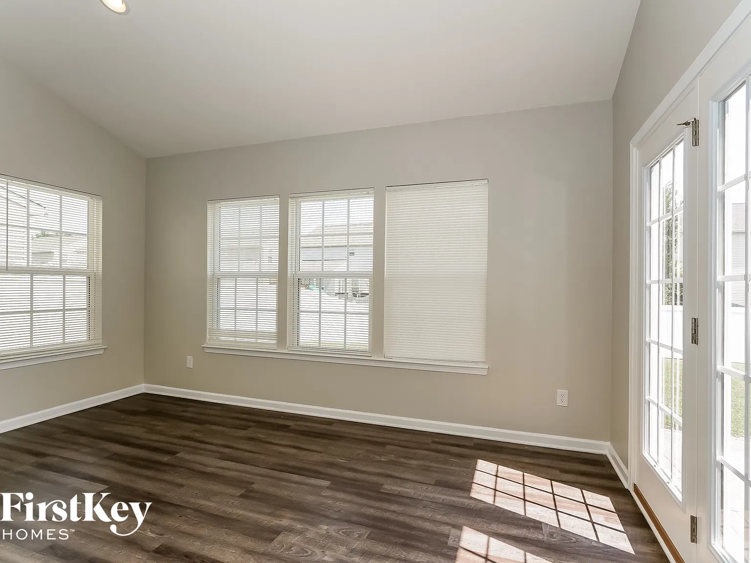 4 bed, 2.5 bath, 2387 sqft, $2,610 — Photo 4