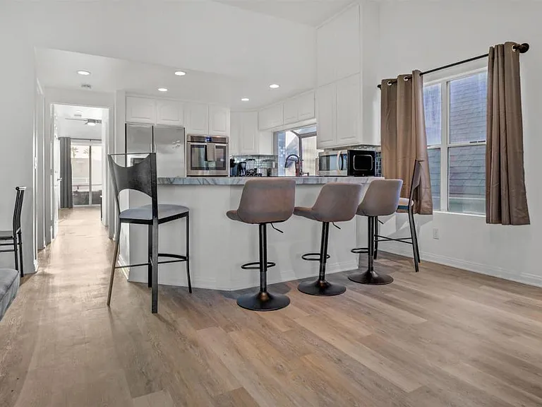 3715 Mission Blvd — Photo 16