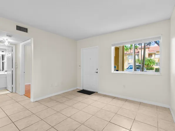 7850 NW 6th Street #104, Pembroke Pines, FL 33024