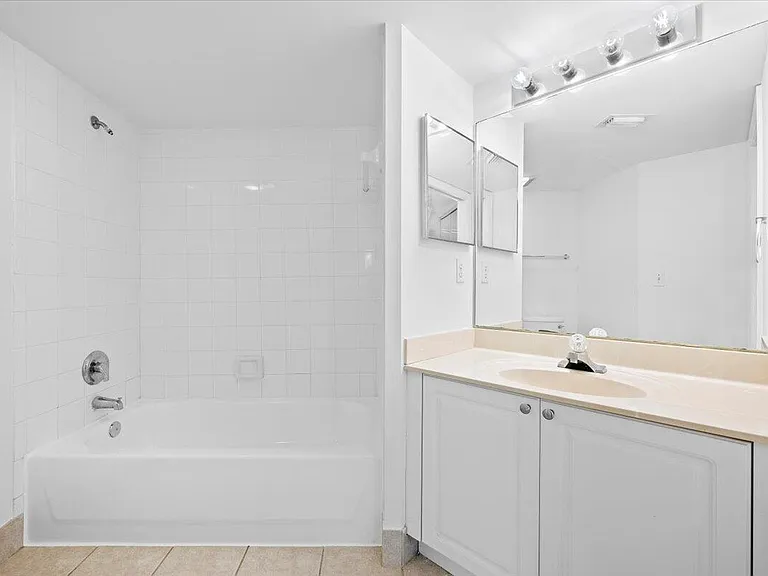 200 Crestwood Ct N #211 — Photo 11