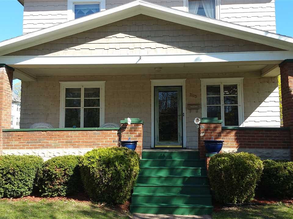 1st image of 203 E Lincoln St
