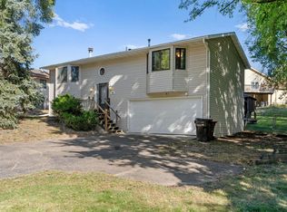 942 McKnight Rd S, Maplewood, MN 55119