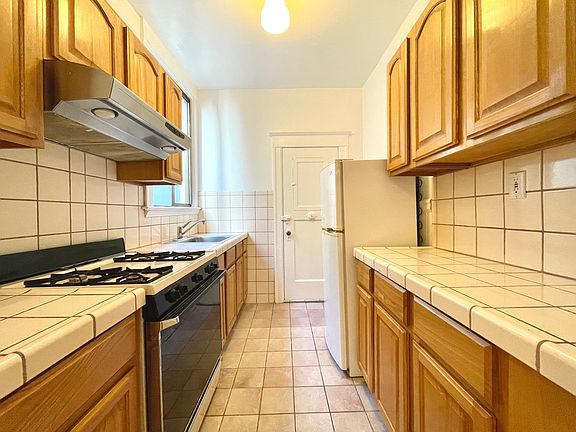 5th image of 1841 Hyde St APT 3