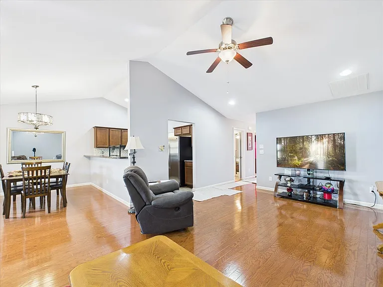 156 Stonefield Dr — Photo 6