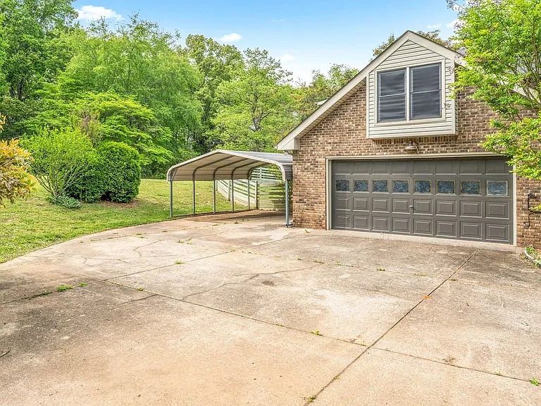 108 Rolling Meadow Dr — Photo 3