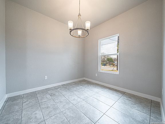4th image of 331 SPAATZ ST