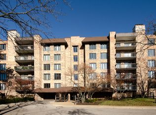 3860 Mission Hills Rd S #412, Northbrook, IL 60062