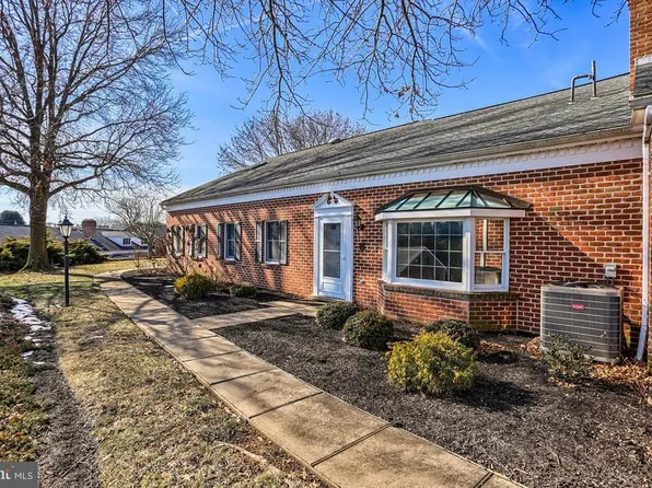 2018 Wyntre Brooke Dr, York, PA 17403