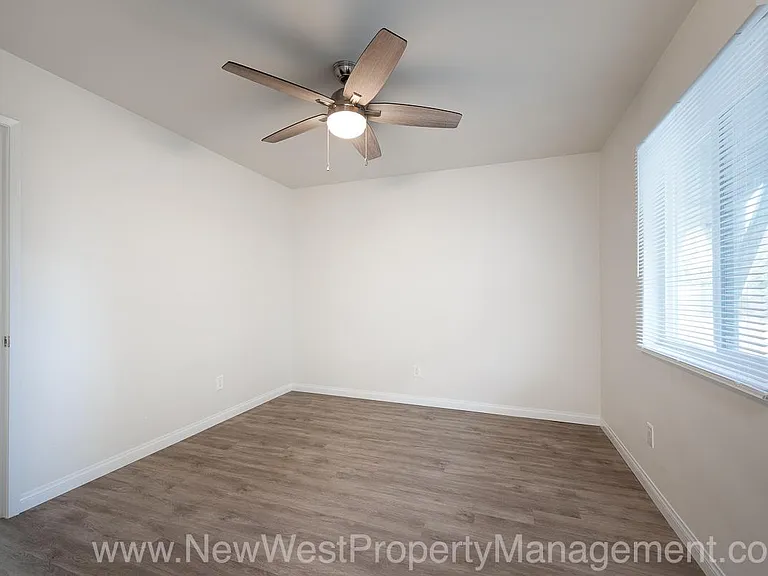 561 22nd St — Photo 5