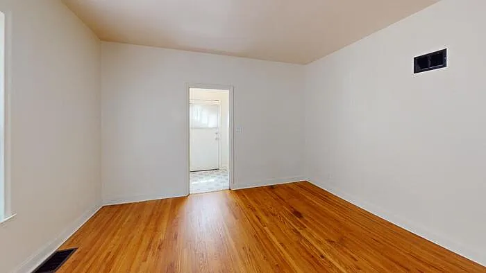 514 E E Ave — Photo 10