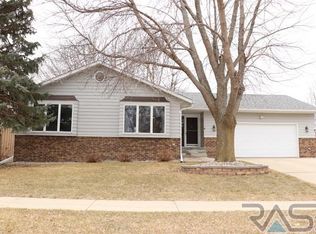 4609 S Winncrest Ave, Sioux Falls, SD 57103