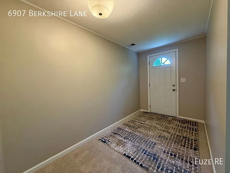 6907 Berkshire Ln — Photo 28