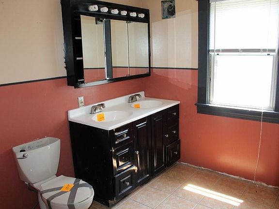 3rd image of 704 Cogswell Ave