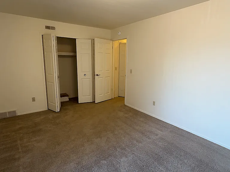 Lakeside Village Apartments — Photo 129