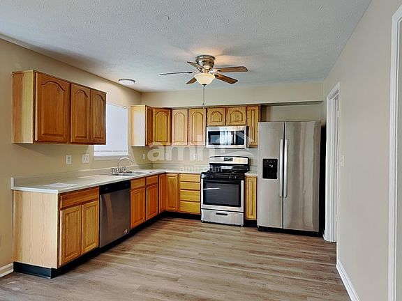 5th image of 803 Green Woods Dr