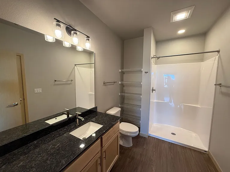 Mira Apartments — Photo 59