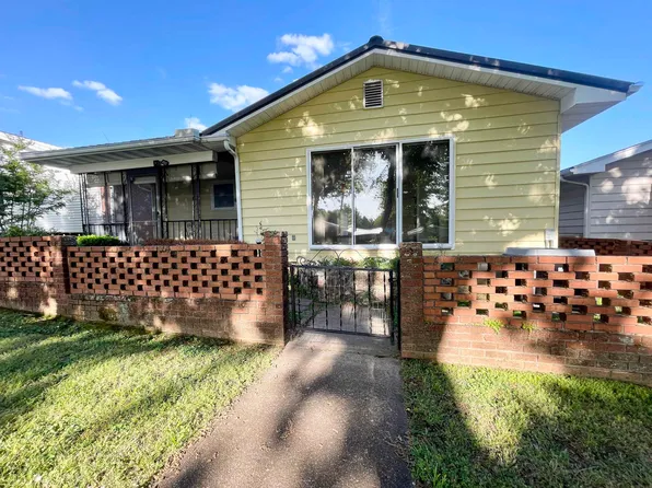 207 Parliament Dr, Horseshoe Bend, AR 72512