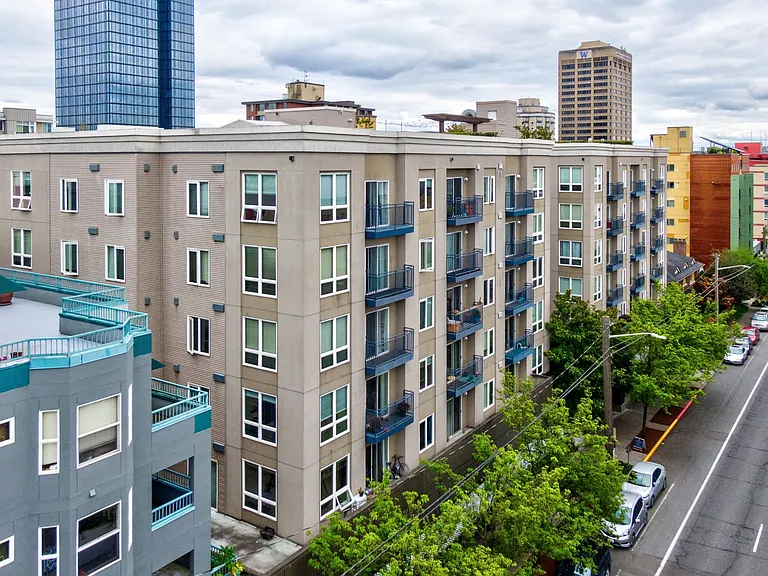 TraVigne on Eleventh Avenue — Photo 20