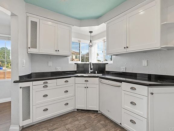 3rd image of 4598 Contour Blvd