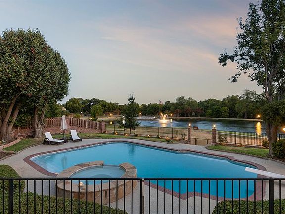 Pool & spa also with fabulous views