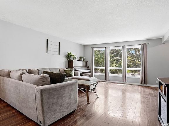 3rd image of 810 Princess STREET