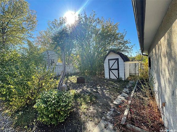 3rd image of 66 Clermont Cres