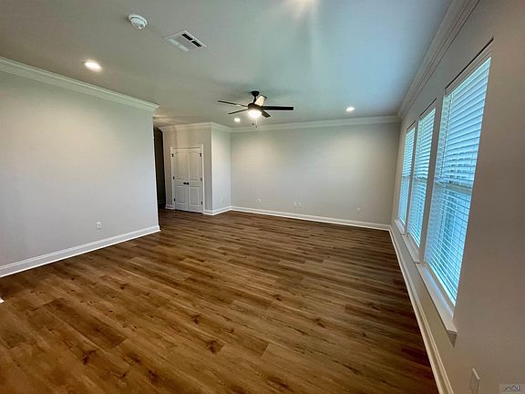 3rd image of 212 Owl Dr