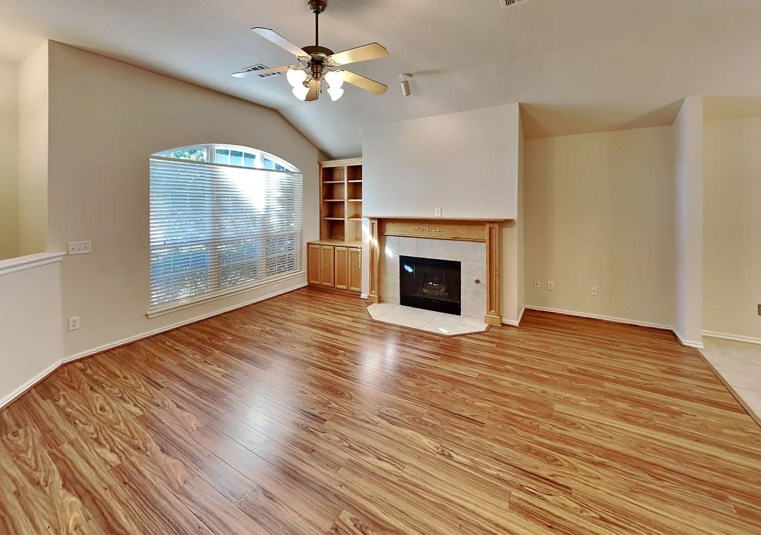 4 Bedroom Home in Edmond — Photo 4