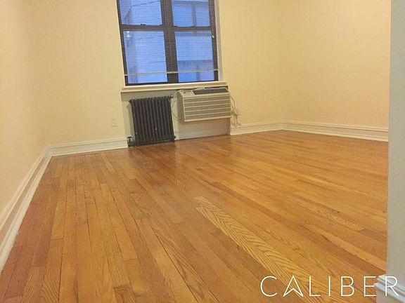 4th image of 247 E 50th St APT 3