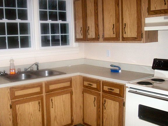 2nd image of 716 Lawrence Ave