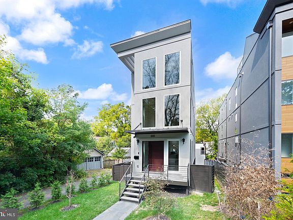 5th image of 6116 30th St NW