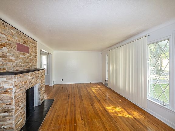 3rd image of 17403 Stockbridge Ave