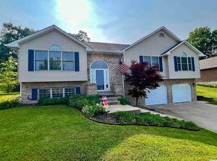 200 Hummingbird Ln, Hannibal, MO 63401