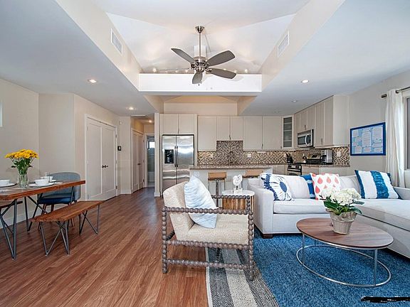 3rd image of 537 1/2 Fern Glen Ave