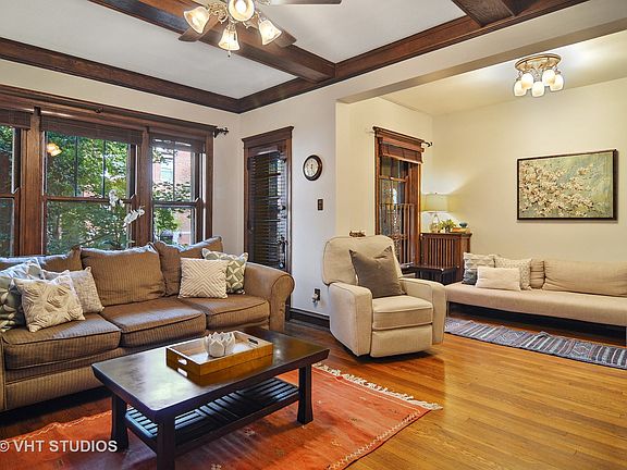 3rd image of 653 W Buckingham Pl #1W