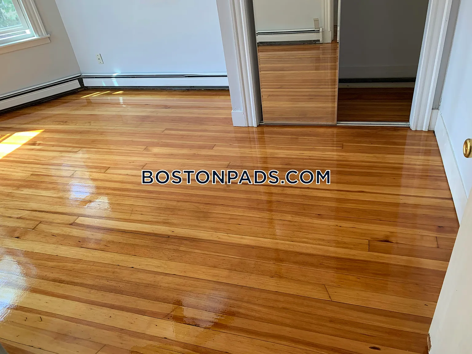 5 bed, 9999 sqft, $5,500 — Photo 3