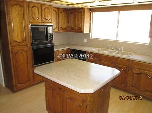 5th image of 2713 Castlewood Dr