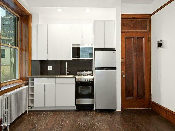 4th image of 287 Amsterdam Ave #415