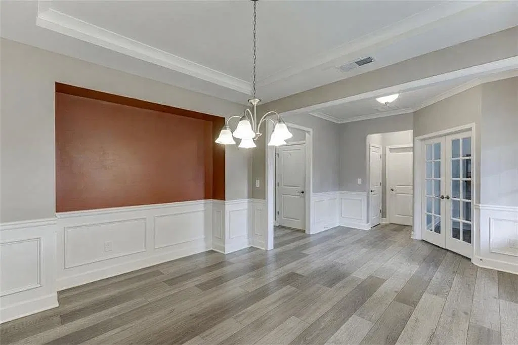 5 bed, 3.5 bath, 4652 sqft, $4,300 — Photo 2
