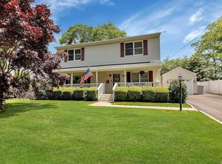 14 Willyn Rd, Blue Point, NY 11715